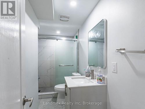 7738 Kittridge Drive, Mississauga, ON - Indoor Photo Showing Bathroom