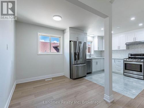 7738 Kittridge Drive, Mississauga, ON - Indoor Photo Showing Kitchen