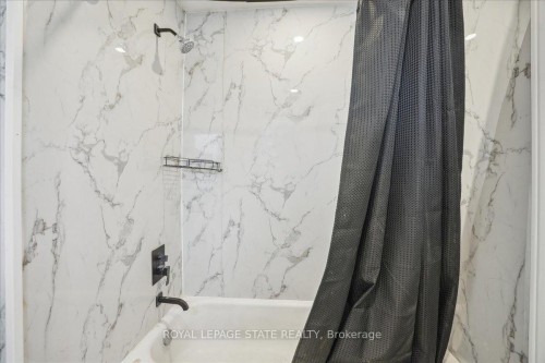 510 Britannia Avenue, Hamilton, ON - Indoor Photo Showing Bathroom