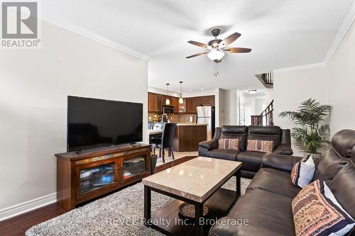 25 Colonel Lyall Street, St. Catharines (Secord Woods), ON - Indoor Photo Showing Living Room