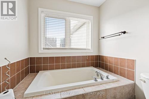 25 Colonel Lyall Street, St. Catharines (Secord Woods), ON - Indoor Photo Showing Bathroom