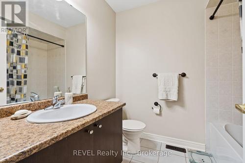 25 Colonel Lyall Street, St. Catharines (Secord Woods), ON - Indoor Photo Showing Bathroom