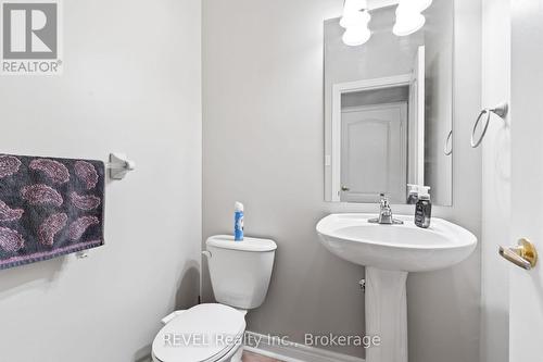 25 Colonel Lyall Street, St. Catharines (Secord Woods), ON - Indoor Photo Showing Bathroom