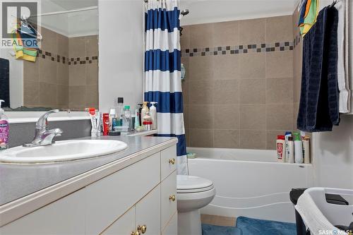 66 Bruce Place, Regina, SK - Indoor Photo Showing Bathroom