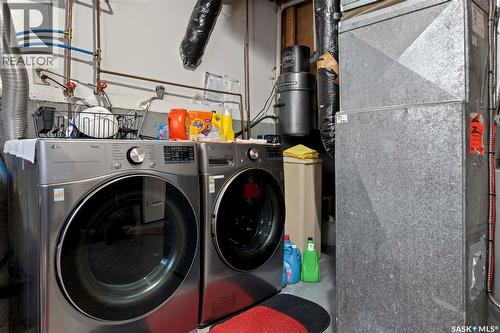 66 Bruce Place, Regina, SK - Indoor Photo Showing Laundry Room