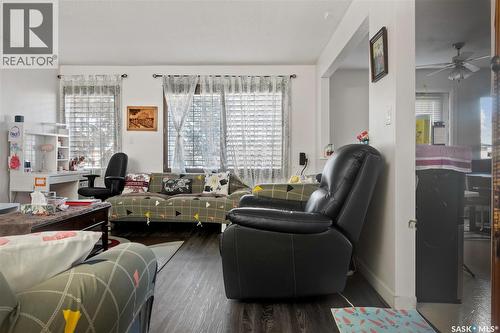66 Bruce Place, Regina, SK - Indoor Photo Showing Living Room