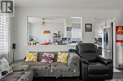 66 Bruce Place, Regina, SK - Indoor Photo Showing Living Room