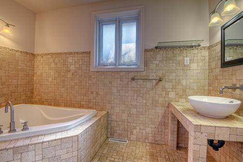 Bathroom - 12 Rue Holly, Hampstead, QC - Indoor Photo Showing Bathroom