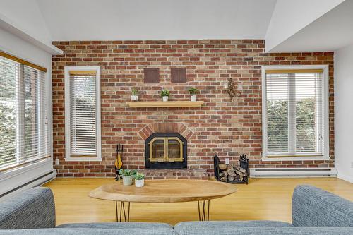 Salon - 1614 Rue Guillebert, Québec (La Haute-Saint-Charles), QC - Indoor Photo Showing Living Room With Fireplace