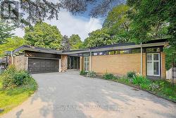 53 FOREST GROVE DRIVE  Toronto, ON M2K 1Z4