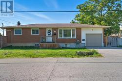 11 ROCKWOOD AVENUE  St. Catharines, ON L2P 1E3