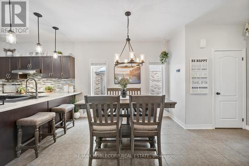 64 Carleton Trail, New Tecumseth, ON - Indoor Photo Showing Dining Room
