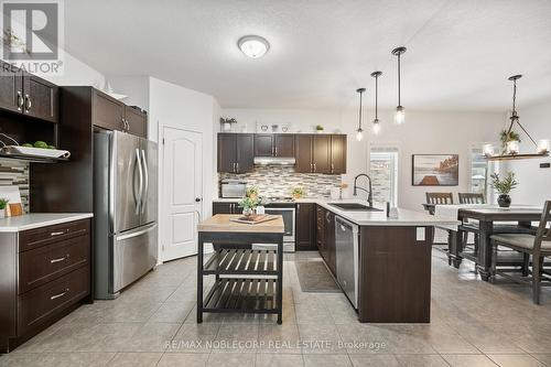 64 Carleton Trail, New Tecumseth, ON - Indoor Photo Showing Kitchen With Upgraded Kitchen