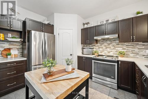 64 Carleton Trail, New Tecumseth, ON - Indoor Photo Showing Kitchen With Upgraded Kitchen