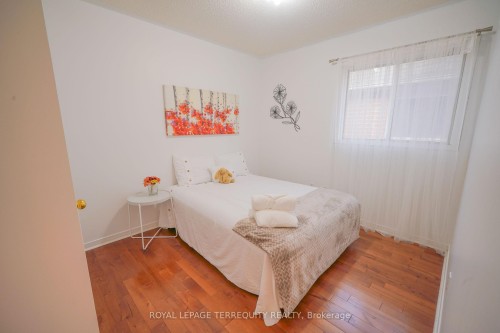 145 Springview Drive, Brampton, ON - Indoor Photo Showing Bedroom