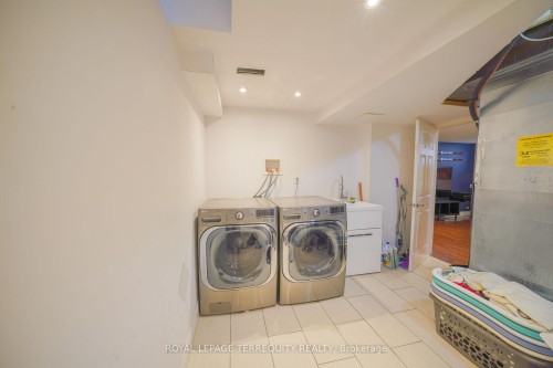 145 Springview Drive, Brampton, ON - Indoor Photo Showing Laundry Room