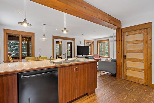 Cuisine - 104 Ch. Brière, Mont-Blanc, QC - Indoor Photo Showing Kitchen With Double Sink