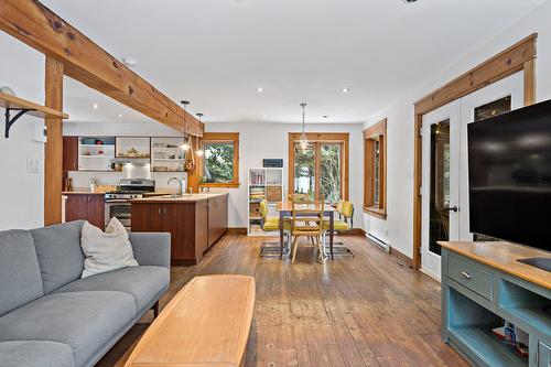 Living room - 104 Ch. Brière, Mont-Blanc, QC - Indoor Photo Showing Living Room