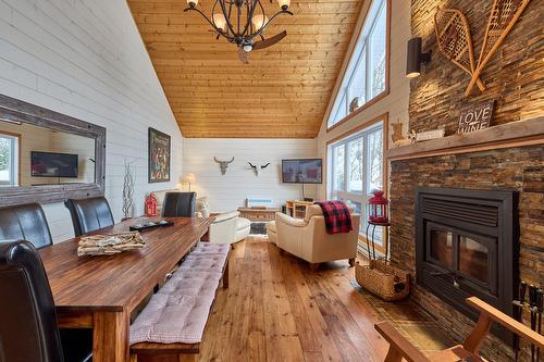 Overall view - 513 Rue Chartier, Entrelacs, QC - Indoor With Fireplace