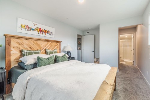 202-4820 Cedar Ridge Pl, Nanaimo, BC - Indoor Photo Showing Bedroom