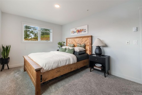 202-4820 Cedar Ridge Pl, Nanaimo, BC - Indoor Photo Showing Bedroom