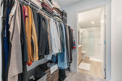 202-4820 Cedar Ridge Pl, Nanaimo, BC - Indoor With Storage