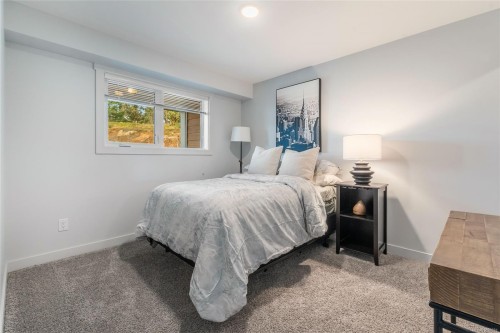 202-4820 Cedar Ridge Pl, Nanaimo, BC - Indoor Photo Showing Bedroom