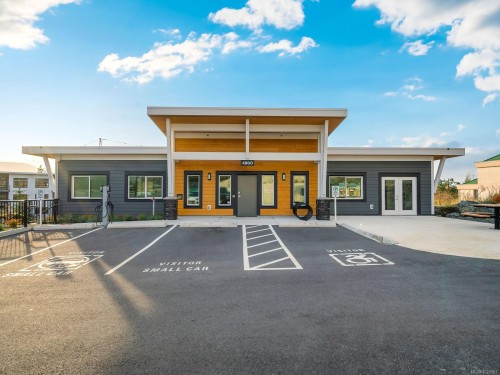 202-4820 Cedar Ridge Pl, Nanaimo, BC - Outdoor