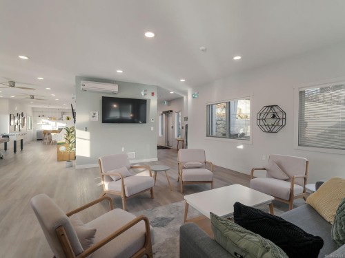 202-4820 Cedar Ridge Pl, Nanaimo, BC - Indoor Photo Showing Living Room