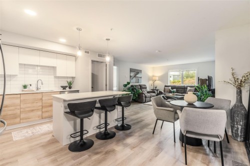 202-4820 Cedar Ridge Pl, Nanaimo, BC - Indoor