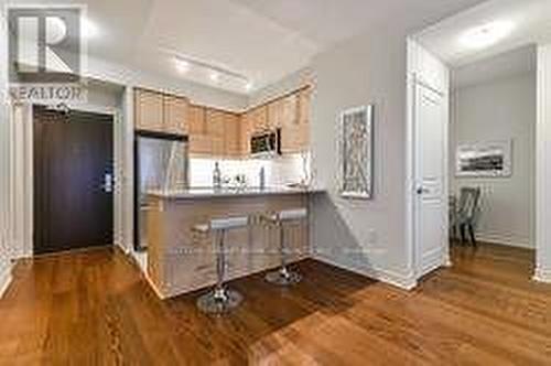917 - 39 Annie Craig Drive, Toronto, ON - Indoor Photo Showing Kitchen