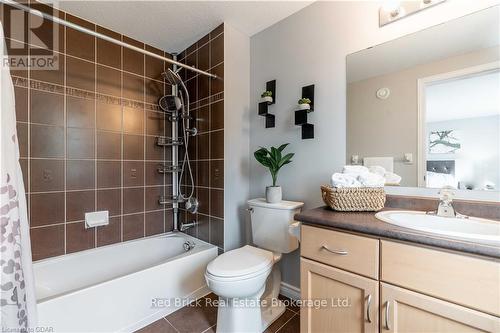 24 - 20 Shackleton Drive, Guelph (Grange Road), ON - Indoor Photo Showing Bathroom