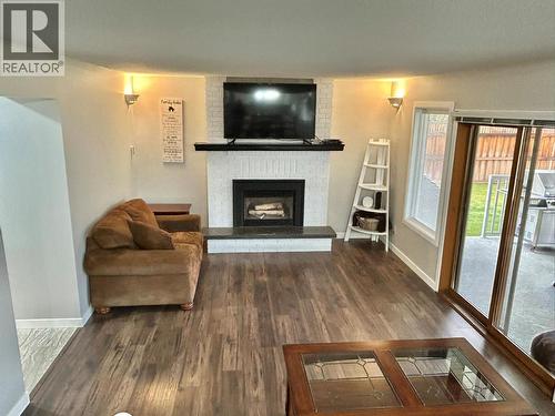 1884 Coalshute Road, Grand Forks, BC - Indoor Photo Showing Living Room With Fireplace
