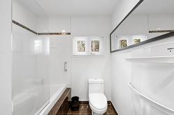 Salle de bains attenante à la CCP - 