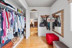 Walk-in closet - 