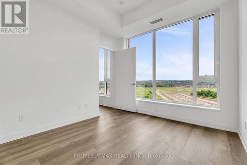 1428 - 2 David Eyer Road, Richmond Hill, ON - Indoor Photo Showing Other Room