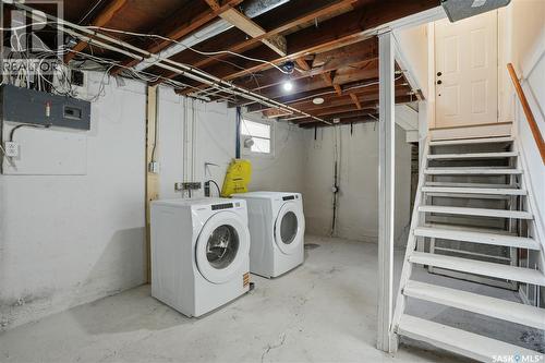 1492 92Nd Street, North Battleford, SK - Indoor Photo Showing Laundry Room
