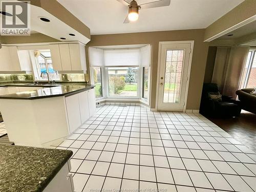 3748 Ouellette Avenue, Windsor, ON - Indoor Photo Showing Kitchen