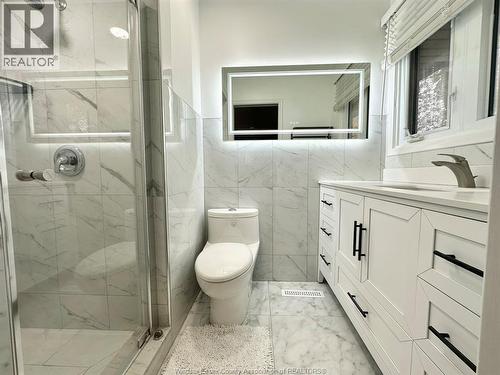 3748 Ouellette Avenue, Windsor, ON - Indoor Photo Showing Bathroom