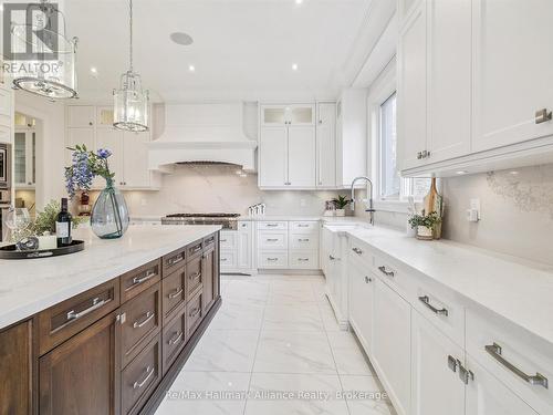 2032 Deramore Drive, Oakville (Fd Ford), ON - Indoor Photo Showing Kitchen With Upgraded Kitchen
