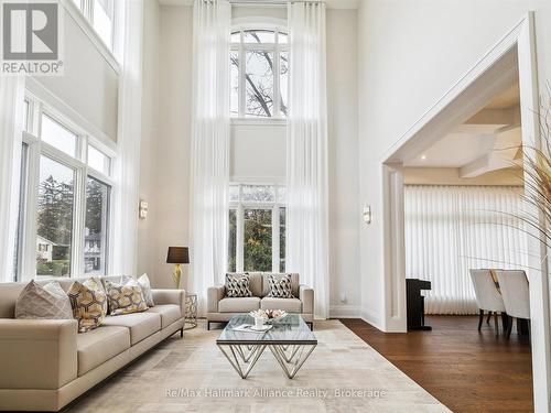 20ft 2 storey living room - 2032 Deramore Drive, Oakville (Fd Ford), ON - Indoor Photo Showing Living Room