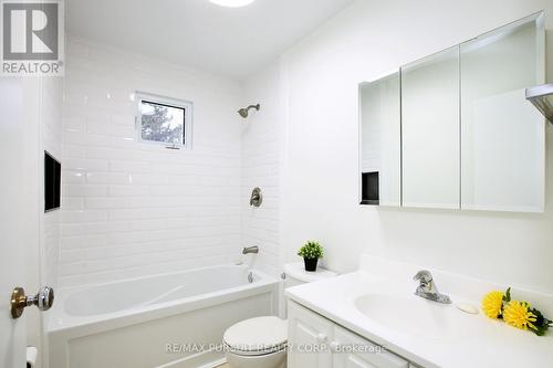 409 Mccamus Avenue, Temiskaming Shores (New Liskeard), ON - Indoor Photo Showing Bathroom