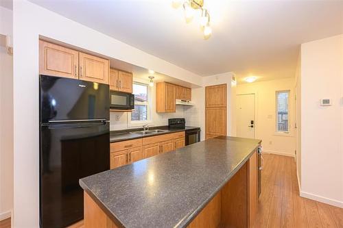 289 Simcoe St, Winnipeg, MB 