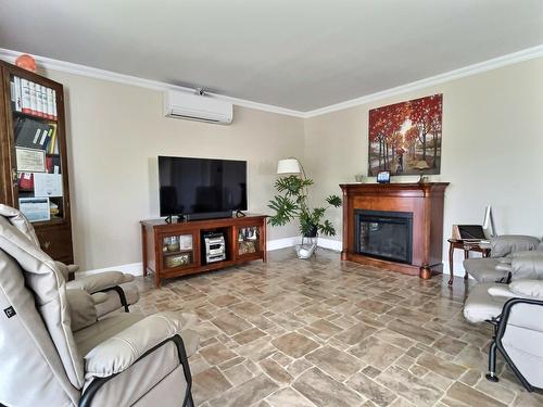 Living room - 137 Ch. Des Bois-Francs E., Thetford Mines, QC - Indoor Photo Showing Living Room With Fireplace