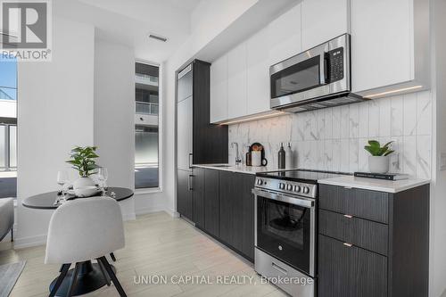 319 - 500 Dupont Street, Toronto, ON - Indoor Photo Showing Kitchen