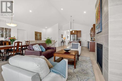 252 O'Donovan Drive, Carleton Place, ON - Indoor Photo Showing Living Room