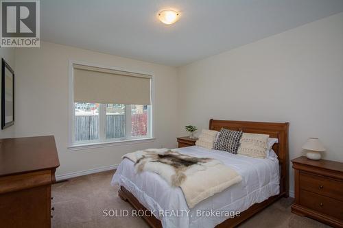 247 Shinny Avenue, Ottawa, ON - Indoor Photo Showing Bedroom