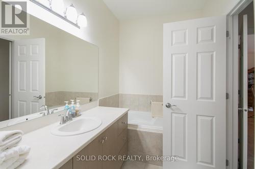 247 Shinny Avenue, Ottawa, ON - Indoor Photo Showing Bathroom