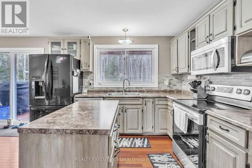 42 Riverbend Road, North Bay (Ferris), ON - Indoor Photo Showing Kitchen With Double Sink With Upgraded Kitchen