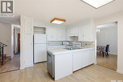 510 Bate Crescent, Saskatoon, SK - Indoor Photo Showing Kitchen With Double Sink